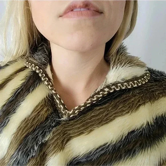 Vintage 70s Western Fur Fringe Poncho Bolero Fringe Collar / Shawl - Picture 10 of 11